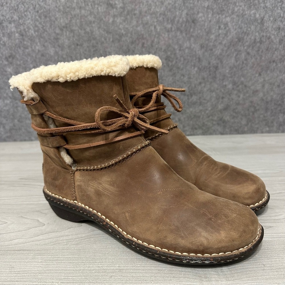 UGG Caspia‎ Brown Leather Shearling Lined Women's Size 10 Ankle Boots 1001815